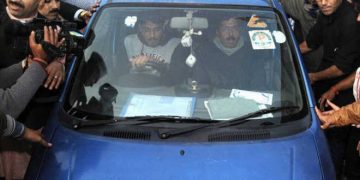 kejariwal ke paas kon kon se gadi hai